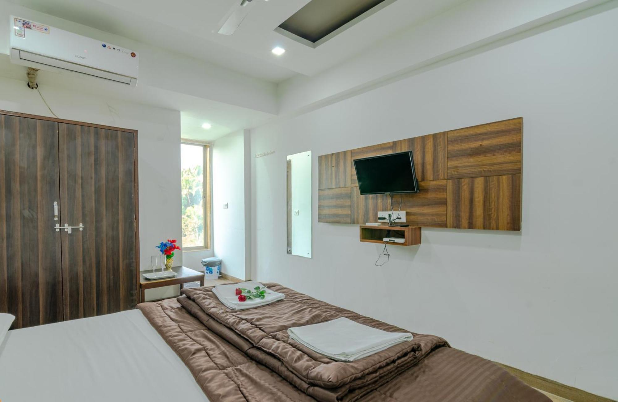 White House Beach Resort, Nagaon Luaran gambar