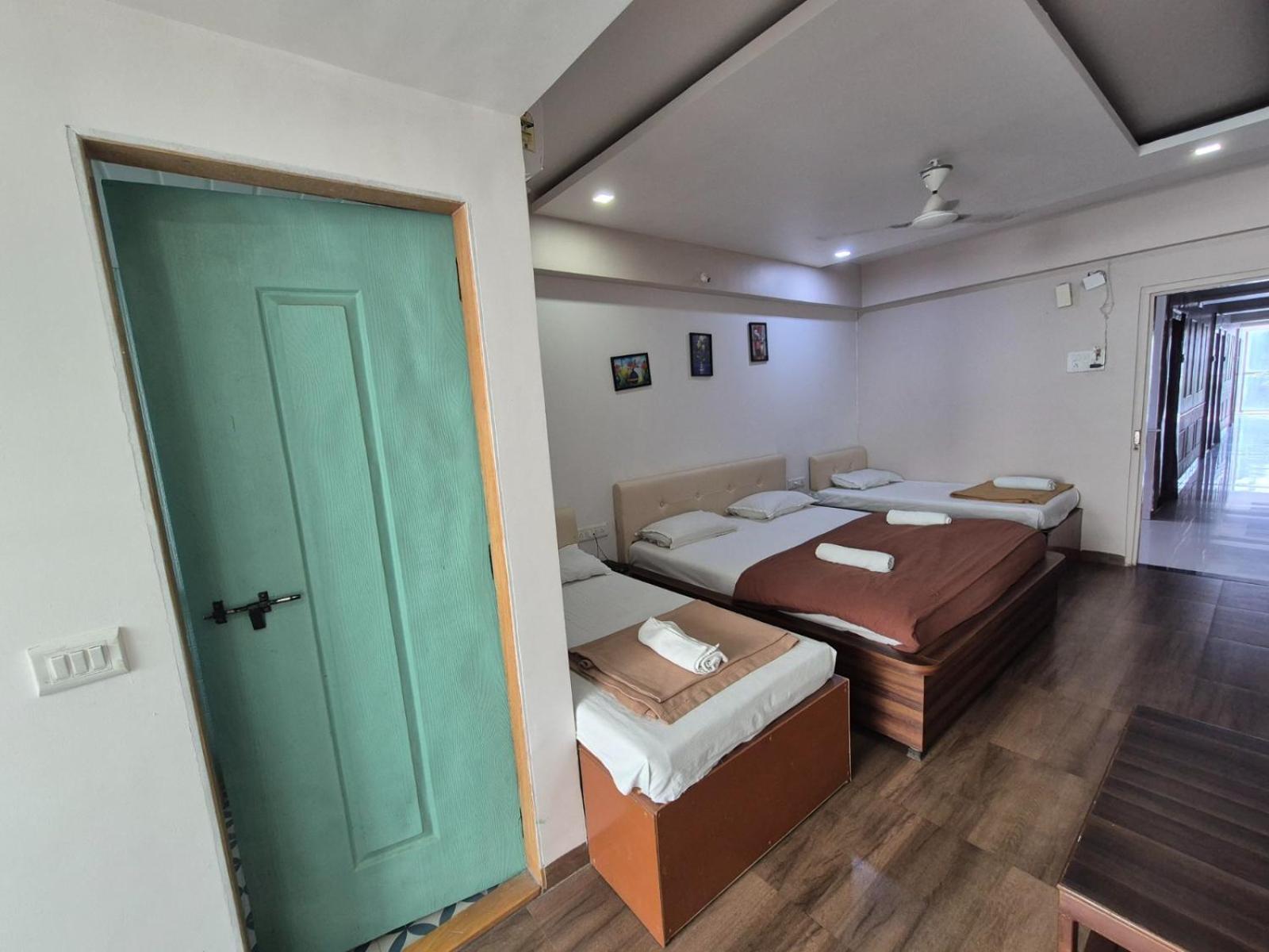 White House Beach Resort, Nagaon Luaran gambar